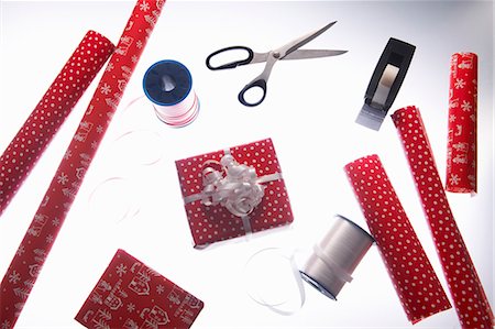 simsearch:6113-07790394,k - Christmas wrapping paper and ribbon Stock Photo - Premium Royalty-Free, Code: 649-05820020