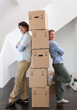 Couple avec pile de boîtes en carton Photographie de stock - Premium Libres de Droits, Code: 649-05820549
