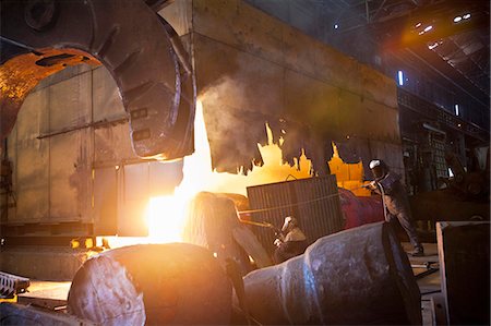 Welders at work in steel forge Foto de stock - Sin royalties Premium, Código: 649-05820728