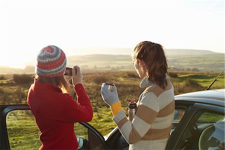 photographer (female) - Women admiring landscape from car Stock Photo - Premium Royalty-Free, Code: 649-05820898