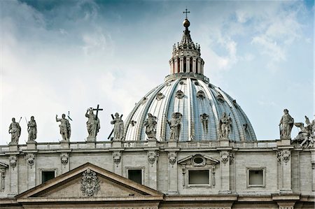 Statues of St Peters Square in Rome Stock Photo - Premium Royalty-Free, Code: 649-05821267