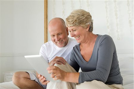 simsearch:6113-07906184,k - Older couple using tablet computer Stock Photo - Premium Royalty-Free, Code: 649-05949659