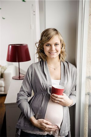 photograph of pregnant women - Pregnant woman having cup of coffee Foto de stock - Sin royalties Premium, Código: 649-06000432