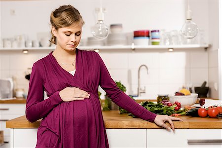 simsearch:649-05520883,k - Pregnant woman standing in kitchen Stock Photo - Premium Royalty-Free, Code: 649-06000458