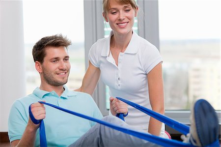 physiotherapist - Trainer working with man in gym Foto de stock - Sin royalties Premium, Código: 649-06041098