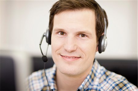 Businessman working in headset Foto de stock - Sin royalties Premium, Código: 649-06041235