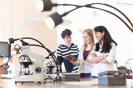 simsearch:649-06041393,k - Students working in geology lab Stock Photo - Premium Royalty-Free, Code: 649-06041389