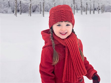 simsearch:6113-06899345,k - Smiling girl playing in snow Stock Photo - Premium Royalty-Free, Code: 649-06041442