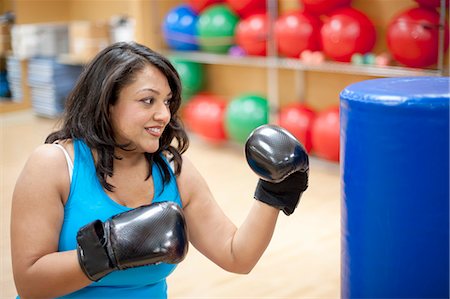 power energetic picture - Woman punching bag in gym Foto de stock - Sin royalties Premium, Código: 649-06042064