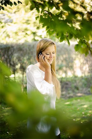 simsearch:649-06041170,k - Smiling woman talking on cell phone Stock Photo - Premium Royalty-Free, Code: 649-06112533