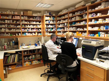 e-mail - Pharmacists working in office Stock Photo - Premium Royalty-Free, Code: 649-06112716