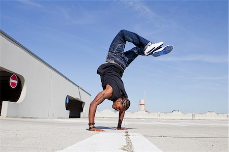 power energetic picture - Man doing handstand on rooftop Stock Photo - Premium Royalty-Free, Code: 649-06164462