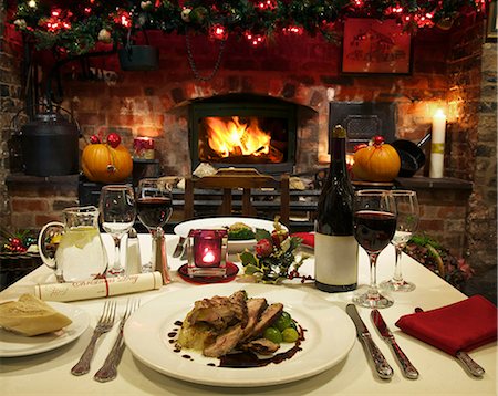 Table laid for Christmas dinner Foto de stock - Sin royalties Premium, Código: 649-06165081