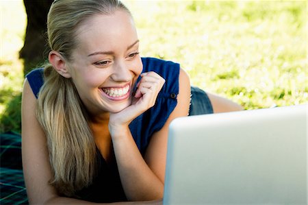 simsearch:649-06164469,k - Smiling woman using laptop outdoors Foto de stock - Sin royalties Premium, Código: 649-06304850