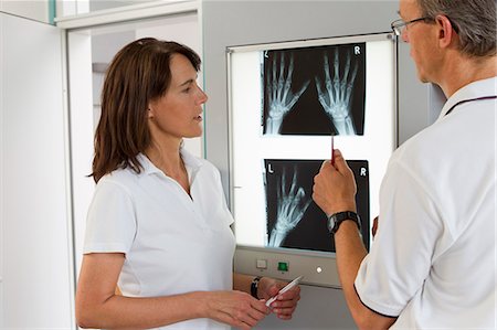 simsearch:649-06716741,k - Doctor and nurse examining x-rays Stock Photo - Premium Royalty-Free, Code: 649-06304921