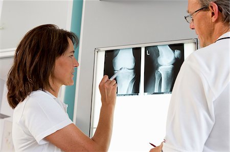 simsearch:649-06716741,k - Doctor and nurse examining x-rays Stock Photo - Premium Royalty-Free, Code: 649-06304922