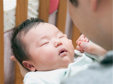 simsearch:6113-07543205,k - Father holding sleeping baby Stock Photo - Premium Royalty-Free, Code: 649-06305032