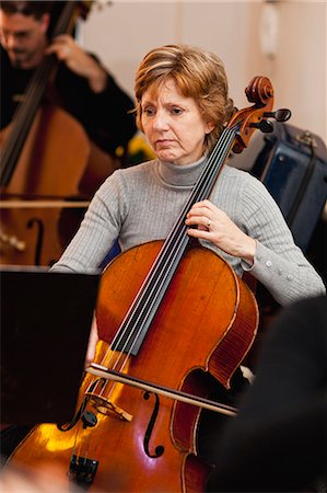 Cello player practicing with group Stock Photo - Premium Royalty-Free, Code: 649-06305076