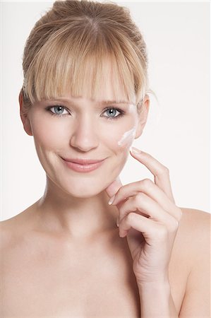 Smiling woman applying makeup Stock Photo - Premium Royalty-Free, Code: 649-06305314