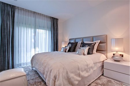 Sheer curtains in bedroom Stock Photo - Premium Royalty-Free, Code: 649-06353370