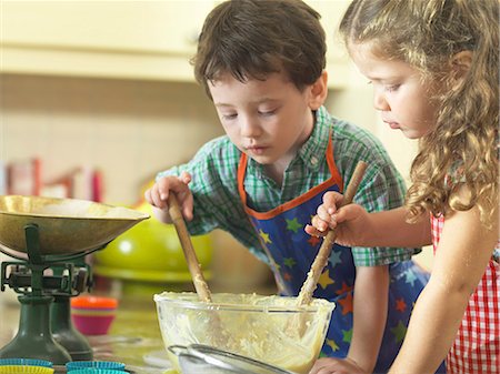 preschooler - Children baking together in kitchen Stock Photo - Premium Royalty-Free, Code: 649-06400420