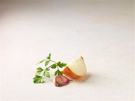 parsley - Close up of onion, garlic and parsley Stock Photo - Premium Royalty-Free, Code: 649-06400606