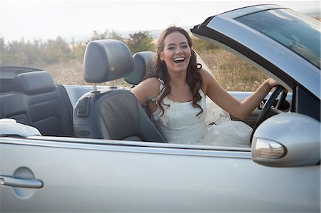 simsearch:649-06432557,k - Newlywed bride sitting in convertible Stock Photo - Premium Royalty-Free, Code: 649-06432564