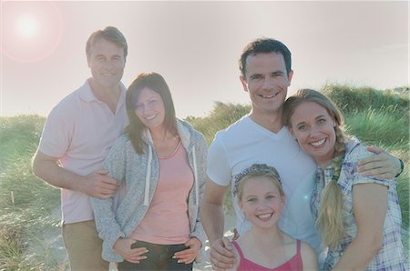 dorset - Familles souriant ensemble en plein air Photographie de stock - Premium Libres de Droits, Code: 649-06433494