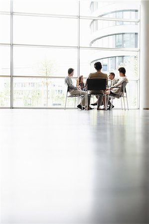 five people - Business people talking in office Foto de stock - Sin royalties Premium, Código: 649-06488796