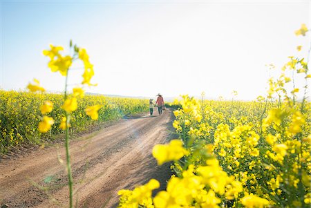 focus on background - Mother and daughter walking on dirt road Stock Photo - Premium Royalty-Free, Code: 649-06489075