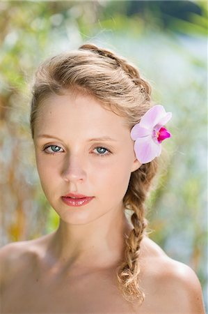 plaited - Woman wearing flower in her hair Stock Photo - Premium Royalty-Free, Code: 649-06489142