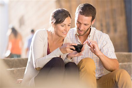 sightseeing people - Couple looking at pictures on camera Stock Photo - Premium Royalty-Free, Code: 649-06489217