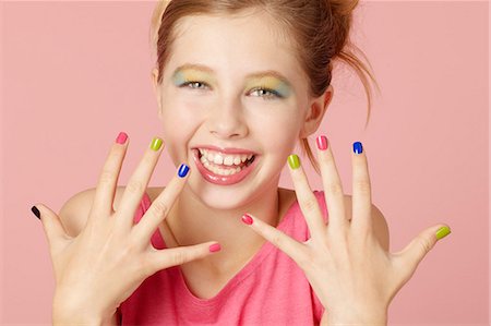 showing - Smiling girl wearing colorful makeup Photographie de stock - Premium Libres de Droits, Code: 649-06533094