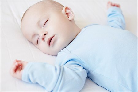 Baby boy sleeping in crib Stock Photo - Premium Royalty-Free, Code: 649-06533137