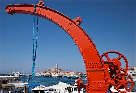 red ropes - Machinery in urban harbor Photographie de stock - Premium Libres de Droits, Code: 649-06533590
