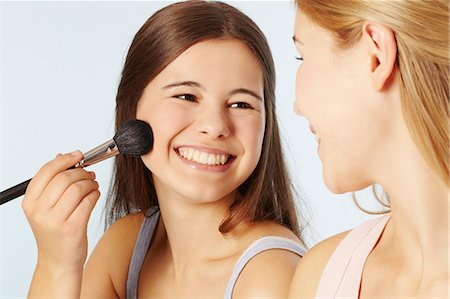 simsearch:649-06305009,k - Teenage girls applying makeup Stock Photo - Premium Royalty-Free, Code: 649-06622434