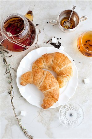 sugar - Croissants, honey and tea on table Stock Photo - Premium Royalty-Free, Code: 649-06622637