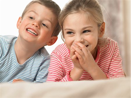 simsearch:649-06716505,k - Children laughing together on bed Stock Photo - Premium Royalty-Free, Code: 649-06716554