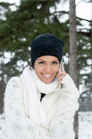 simsearch:649-06532763,k - Woman on cell phone in snowy forest Photographie de stock - Premium Libres de Droits, Code: 649-06716645