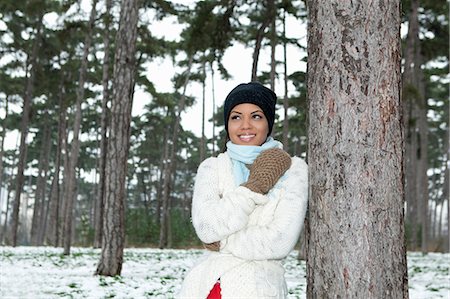 simsearch:649-06532763,k - Woman standing in snowy forest Photographie de stock - Premium Libres de Droits, Code: 649-06716641