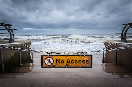 storms - "No access" sign at stormy beach Stock Photo - Premium Royalty-Free, Code: 649-06716907