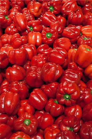 Pile of red bell peppers Foto de stock - Sin royalties Premium, Código: 649-06717142