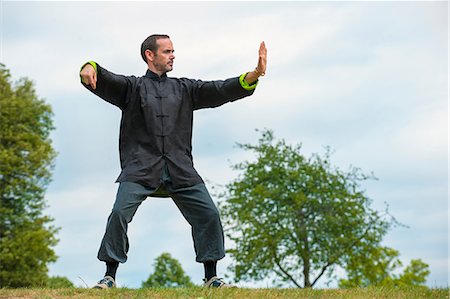 perfect fit - Mature man performing Tai Chi in countryside Stock Photo - Premium Royalty-Free, Code: 649-06829669