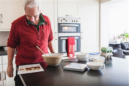 simsearch:6108-05869331,k - Senior male studying recipe on kitchen counter Stock Photo - Premium Royalty-Free, Code: 649-06829935