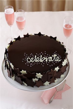 star (shape) - Chocolate cake with word 'celebrate' Stock Photo - Premium Royalty-Free, Code: 649-06830081
