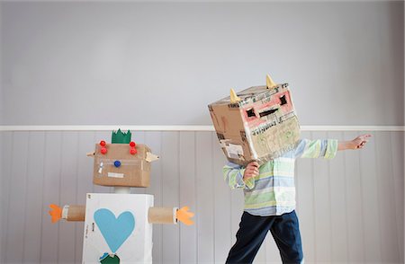 robot - Boy with box covering head and homemade toy robot Stock Photo - Premium Royalty-Free, Code: 649-06830153