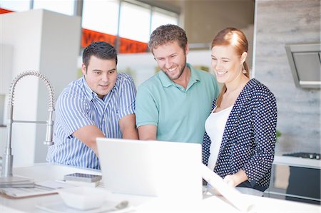 Young couple with salesman in kitchen showroom Photographie de stock - Premium Libres de Droits, Code: 649-06844112