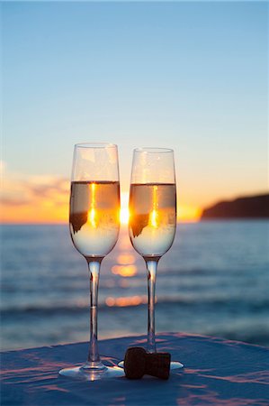 simsearch:649-07065069,k - Two wine glasses with sea in background Stock Photo - Premium Royalty-Free, Code: 649-06844399