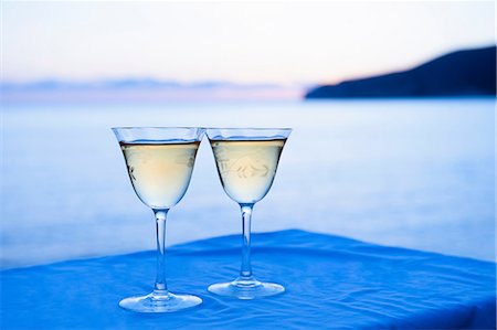 simsearch:649-07065069,k - Two wine glasses with sea in background Stock Photo - Premium Royalty-Free, Code: 649-06844403