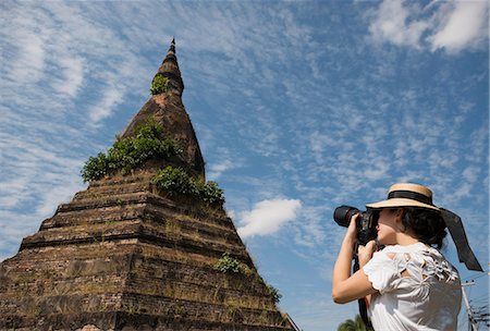 Woman taking photograph at That Dam, Vientiane, Laos Stock Photo - Premium Royalty-Free, Code: 649-06844452